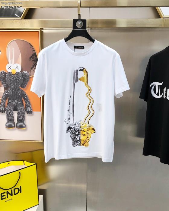 VERSACE甘過ぎず大人な印象にVIP 先行セール2023年夏半袖Tシャツブランド コピー 優良_0_2