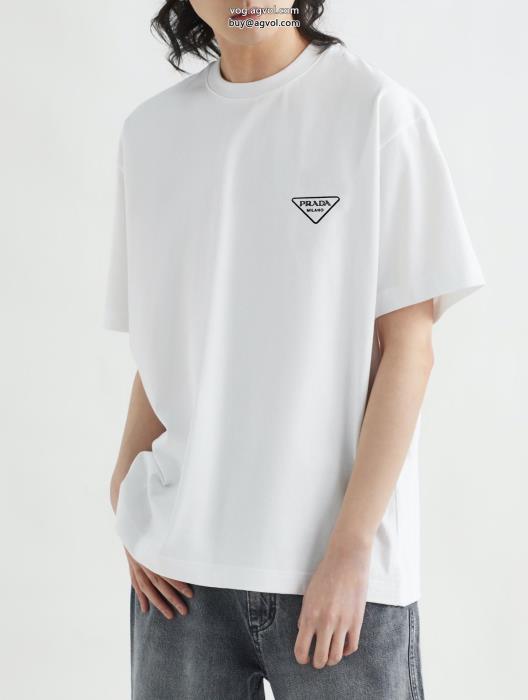 コピー ブランド今季のトレンド人気新作トレンドの最先端にプラダ半袖Tシャツ_0_3