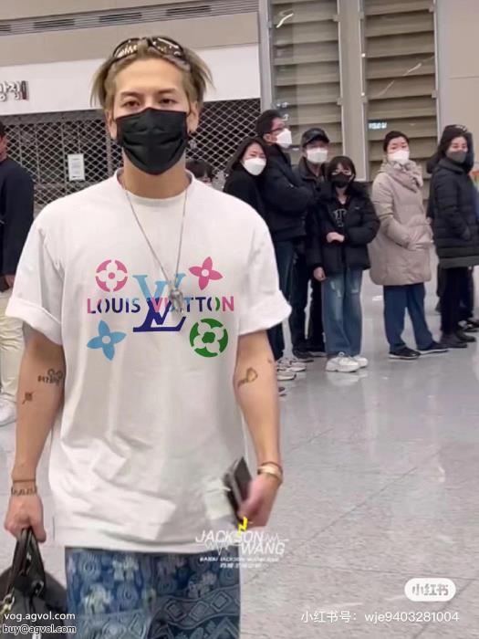 半袖TシャツLOUIS VUITTONコピー 商品 通販カジュアルで気分爽快憧れの23新作_0_2