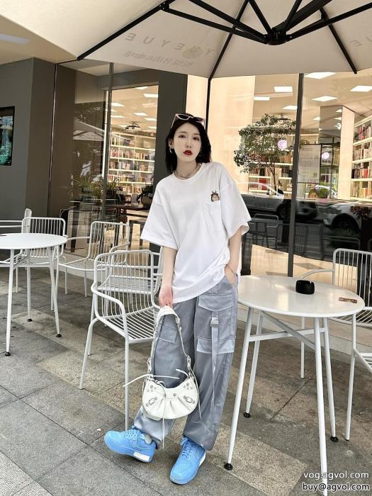 ロエベ半袖Tシャツ人気新作　ロゴ入り個性的なデザイン激安 通販 ブランド_0_3