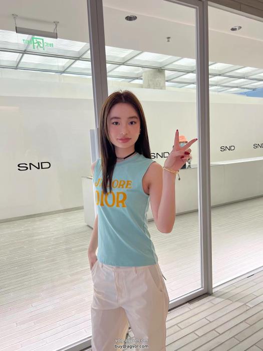 ブランド 偽物 激安オシャレ度アップ2023らしい華やか半袖Tシャツディオール_0_3