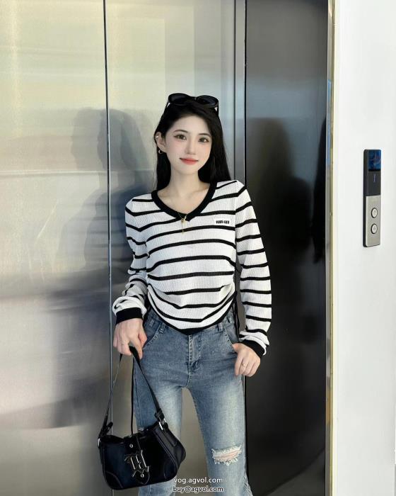 柔らかい雰囲気にまとめて新作在庫希少長袖Tシャツブランド コピー 販売 MIUMIU_0_1