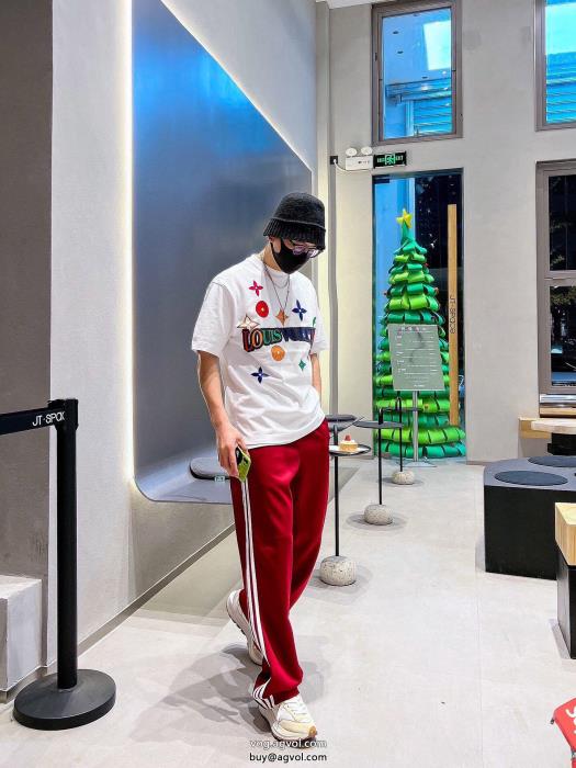 最安値抜け感のあるスタイルが完成半袖TシャツLOUIS VUITTONブランド コピー 激安_0_2