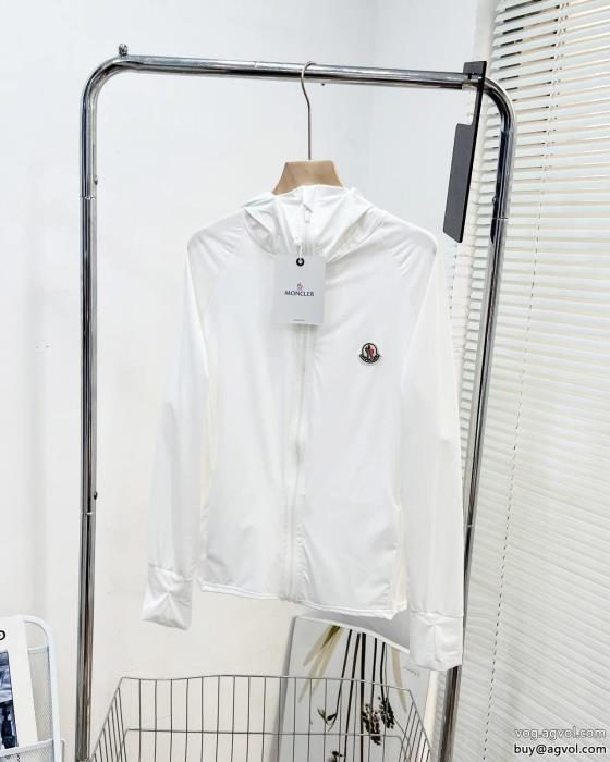 MONCLER激安 通販 ブランドコート風通しのよいおすすめ大人かわいい着こなし_0_5
