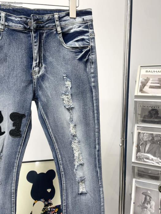 今季のトレンドクラシックスタイル魅力がたっぷりジーンズ偽物 ブランド ショップARMANI_0_3