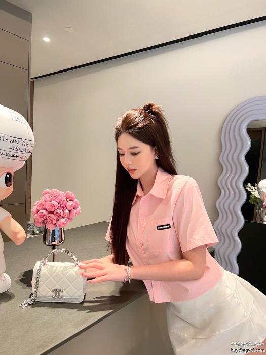 MIUMIU半袖シャツ激安 ブランドおしゃれに着こなせる都会的な印象のスタイル_0_1