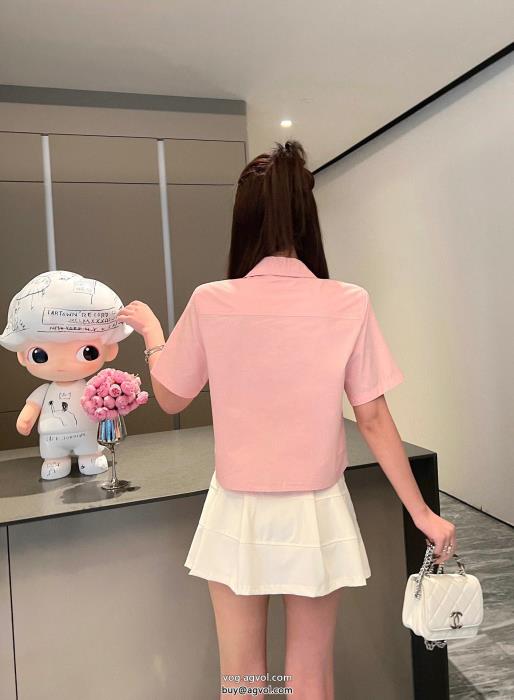 MIUMIU半袖シャツ激安 ブランドおしゃれに着こなせる都会的な印象のスタイル_0_4