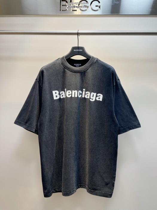 balenciaga半袖Tシャツきれいめな印象で着こなし季節をまたい新作アイテムブランド 激安 _0_0