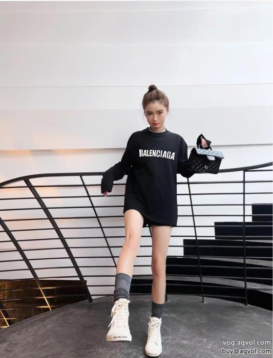 偽 ブランド ジュアル感強めの着素敵なスタイルで夏の定番balenciaga長袖Tシャツ_0_3