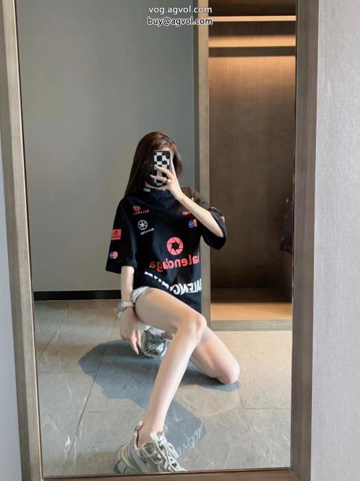 バレンシアガブランド コピー 安心半袖Tシャツシンプルなデザイン先行入手_0_3