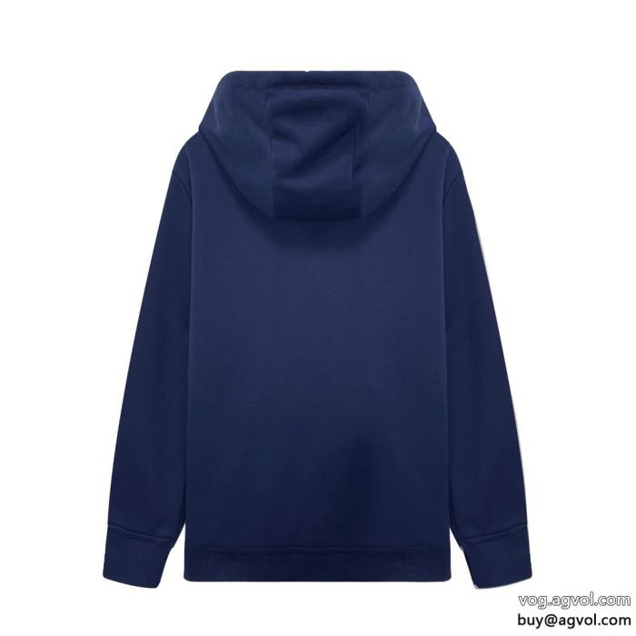 ブランド 品 コピーコートBURBERRY意外と相性がいい今年の夏は着こなし_0_2