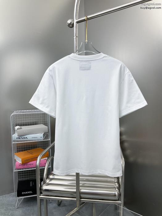 魅力的なポイント雑誌掲載も多数注目の新作半袖TシャツFENDIブランド コピー_0_3
