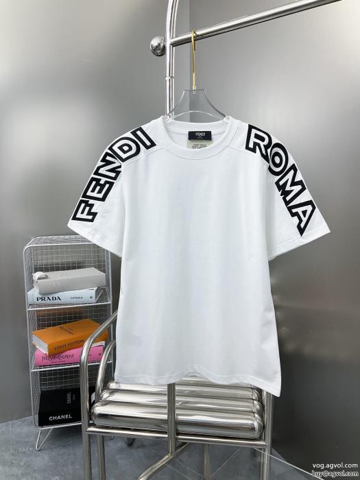 魅力的なポイント雑誌掲載も多数注目の新作半袖TシャツFENDIブランド コピー_0_4
