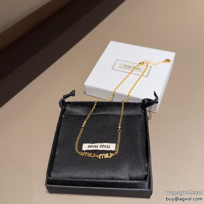ネックレスコピー 通販MIUMIU春先に注目を集めるクラシカルな雰囲気_0_0