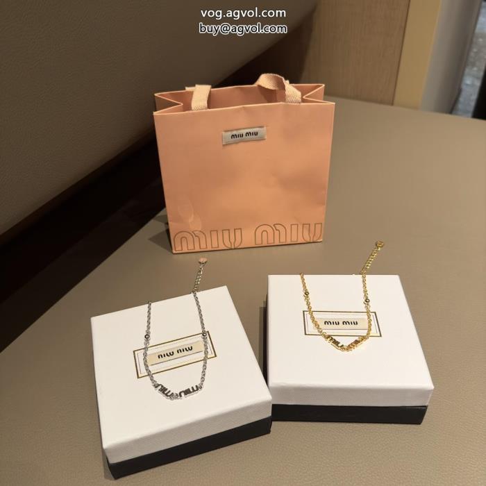 ネックレスコピー 通販MIUMIU春先に注目を集めるクラシカルな雰囲気_0_2