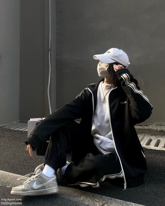 セリーヌセットコピー 品 販売クラシカル雑誌にも人気掲載アイテム_0_2
