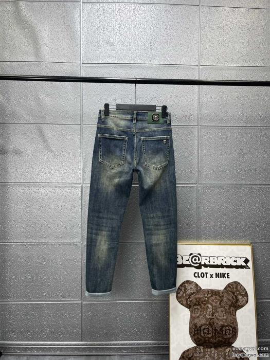 魅力的な今年らしい毎年大人気商品ヴェルサーチジーンズ偽物 通販 _0_1