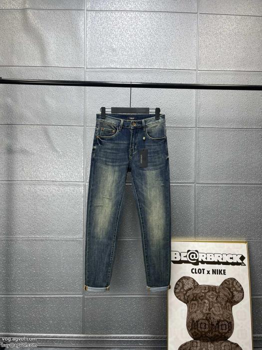 魅力的な今年らしい毎年大人気商品ヴェルサーチジーンズ偽物 通販 _0_3