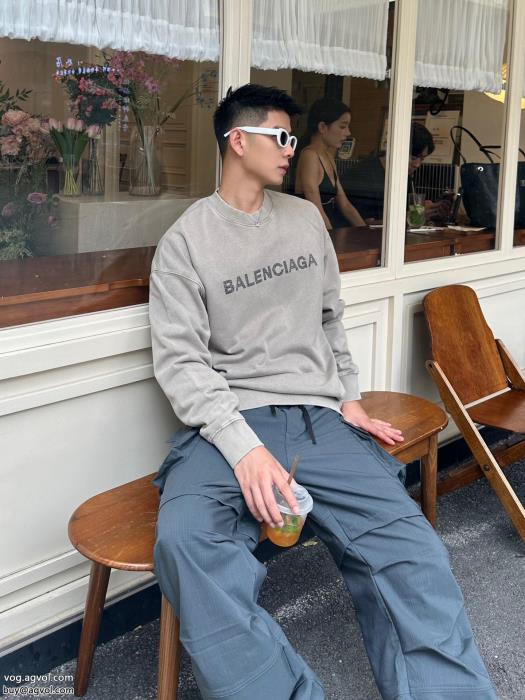 balenciagaスーパー コピー 通販日本即完売予想希少！取り扱い店舗限定パーカー_0_3