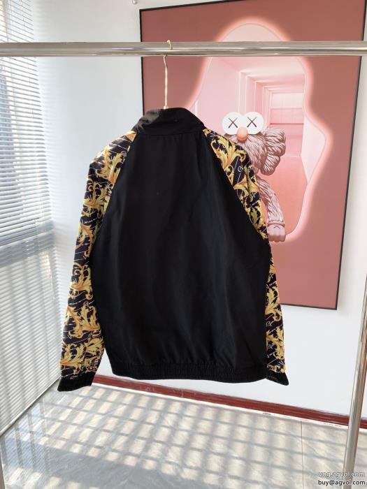 スーパー コピー どこで 買えるコート万能アイテムオシャレな印象にVERSACE_0_2