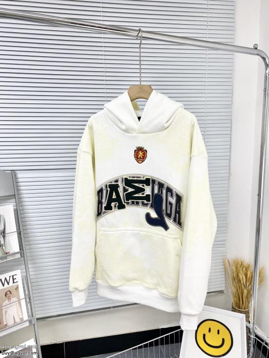 ブランド コピーbalenciagaパーカー一気にトレンド感満載な着こなし日本完売_0_1