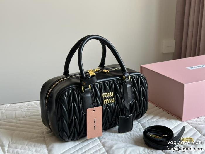 スーパー コピー ブランドトレンドを追求した新作圧倒的な人気MIUMIUバッグ_0_3