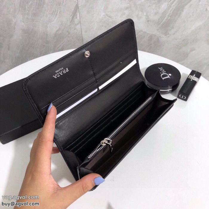 定番人気のモデル高級感ある財布プラダコピー 品 販売_0_0