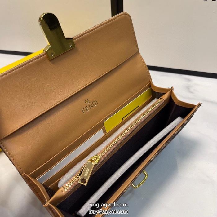 スーパー コピー 販売今年のトレンドカラー愛用者がとっても多い財布FENDI_0_0