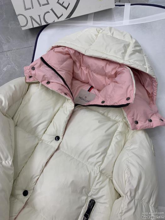 ブランド レプリカMONCLERダウンジャケット爽やかすぎない大人の印象に円高還元Sale_0_2