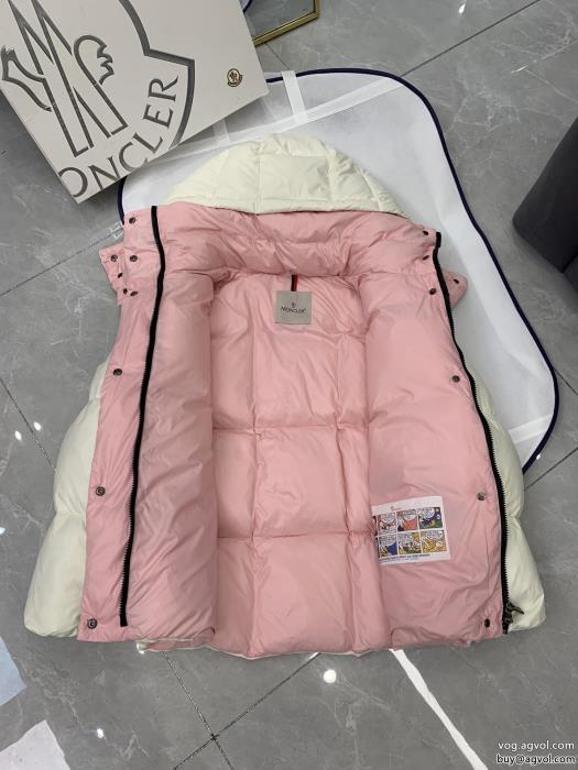 ブランド レプリカMONCLERダウンジャケット爽やかすぎない大人の印象に円高還元Sale_0_3