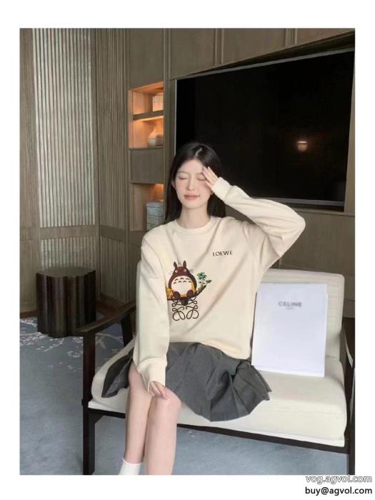 コピー ブランドLOEWEパーカー新作モデル柔らかい雰囲気にまとめて_0_2