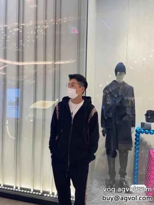 BURBERRYパーカーロゴがかっこいい春先や夏にぴったりの新作ブランド コピー 品_0_1