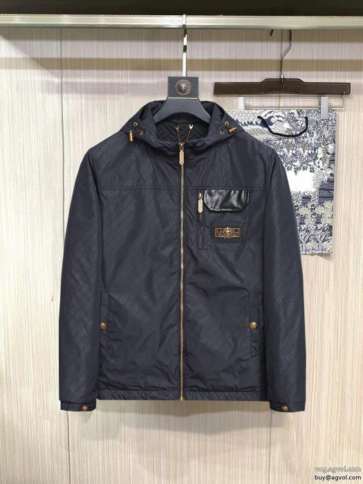 大活躍間違いなしの新着洒落感を演出する！コート偽物 ブランド 販売VERSACE_0_1