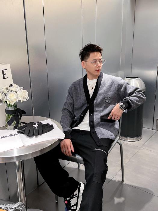 LOEWEコートブランド コピー 販売 今年の大トレンド使い勝手のよさが魅力_0_2