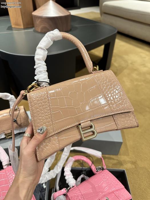 balenciagaブランド コピー 通販バッグ売切続出　おしゃれ度をUPする新着_0_2