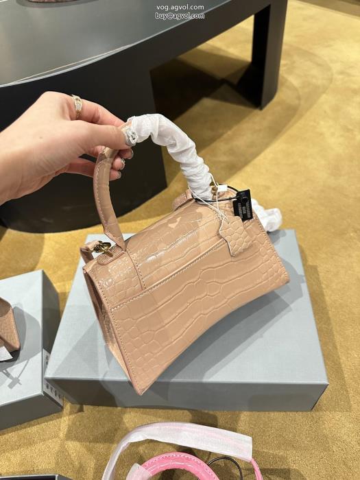 balenciagaブランド コピー 通販バッグ売切続出　おしゃれ度をUPする新着_0_3
