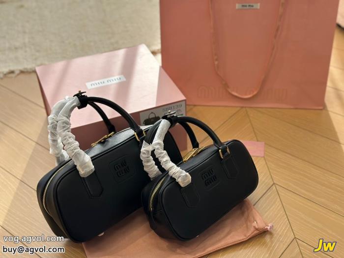 バッグミュウミュウブランド コピー 優良ロゴが素敵オシャレな印象に_0_0