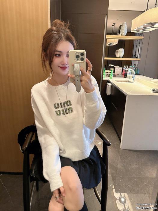 セーター偽物 ブランドMIUMIU機能的なアイテム存在感は抜群_0_1