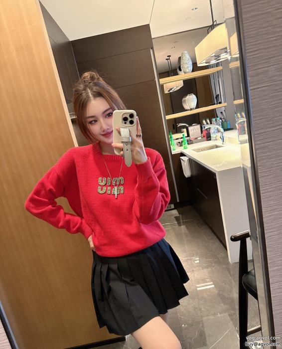 セーター偽物 ブランドMIUMIU機能的なアイテム存在感は抜群_0_4