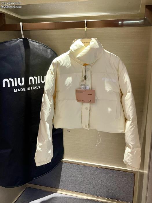 MIUMIUカジュアルもある絶妙な雰囲気正規品保証232023激安 通販 専門ダウンジャケット_0_1
