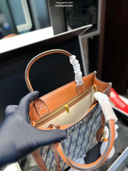 バカ売れ継続中個性派さんバッグ偽物 ブランドCELINE_0_4