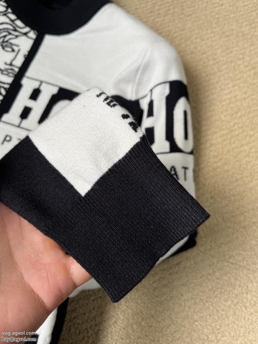 激レア　一目惚れオンライン限定商品セーター偽物 ブランド 販売ヴェルサーチ_0_1