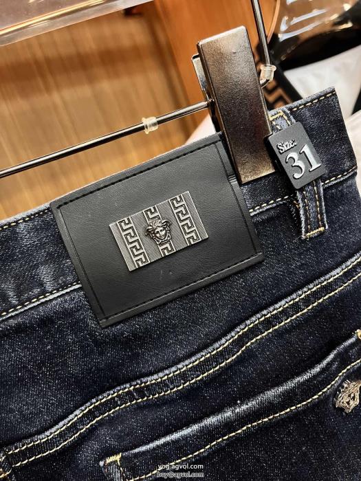 ブランド フェイク数量限定奇跡の入荷注目ブランドは2023最新VERSACEジーンズ_0_2