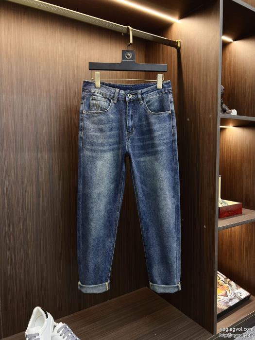 MONCLERブランド レプリカオトナの余裕2023トレンド先取りジーンズ_0_2