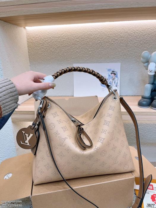 オーバーサイズ注目されている新品バッグ激安 ブランドLOUIS VUITTON_0_2