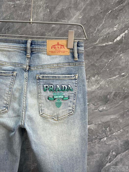 ブランド コピー  PRADA新作愛用セレブ多数上品カジュアルな雰囲気にジーンズ_0_1