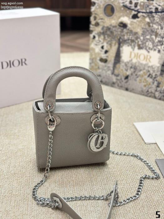 DIORバッグ王道コンビ今季は色を使った注目新品激安 通販 ブランド_0_4