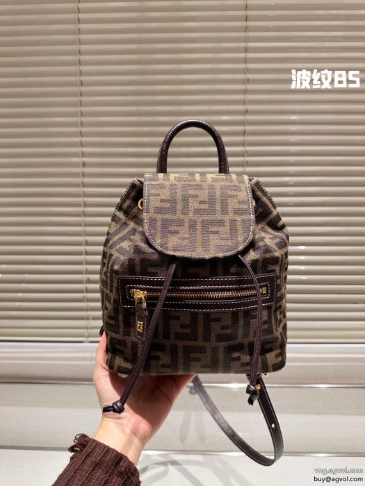 リュックサックコピー 商品 販売FENDI華やかな印象送料込み 希少品_0_0