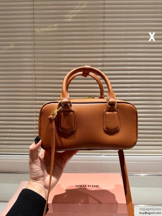 MIUMIUスーパー ブランド コピーバッグ新色入荷上品さ漂う_0_1