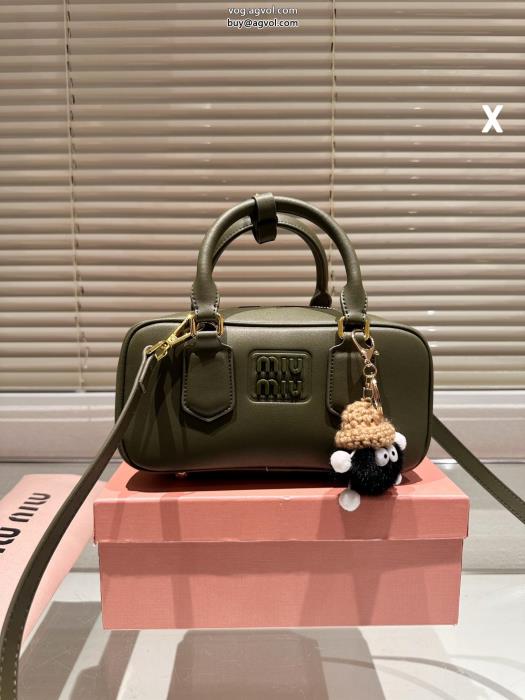 MIUMIUスーパー ブランド コピーバッグ新色入荷上品さ漂う_0_2